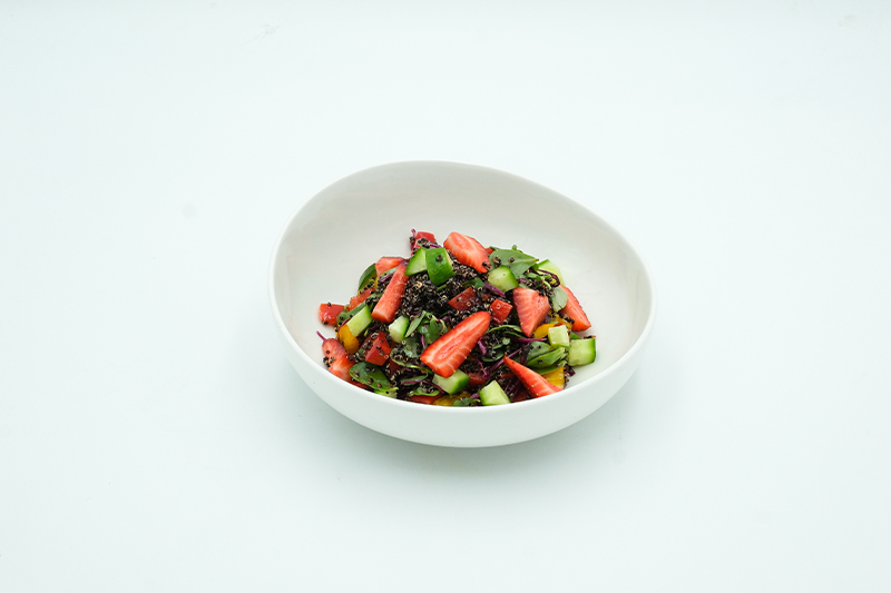 Çilekli Kinoa Salatası