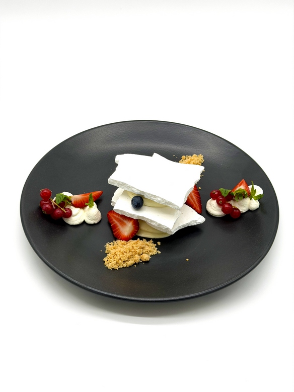 Orman Meyveli Pavlova